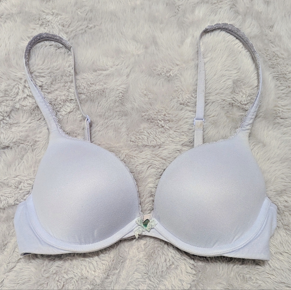 Victoria's Secret Body by Victoria Push-Up Bra Size 32C